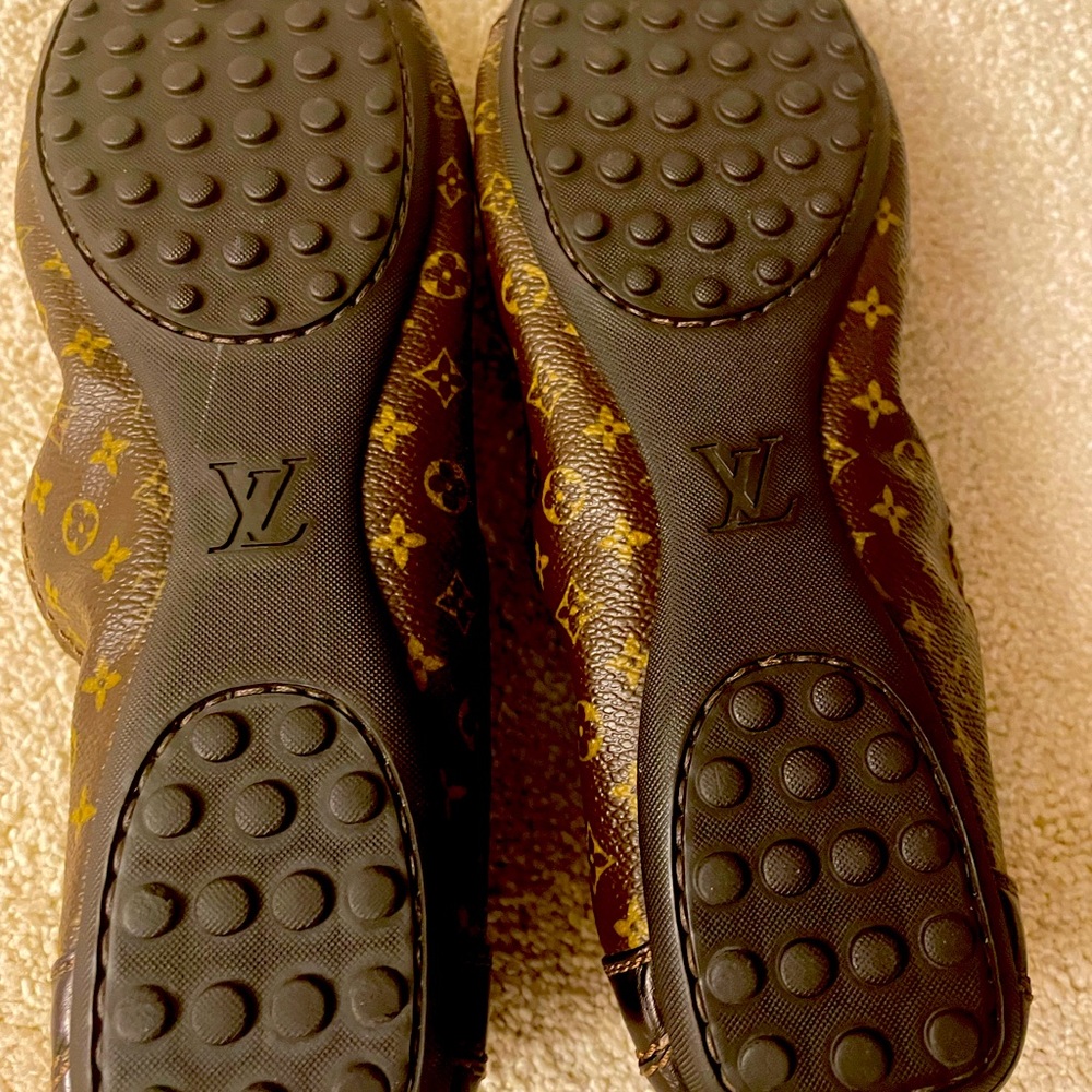 Monogram Louis Vuitton flat ballerina.